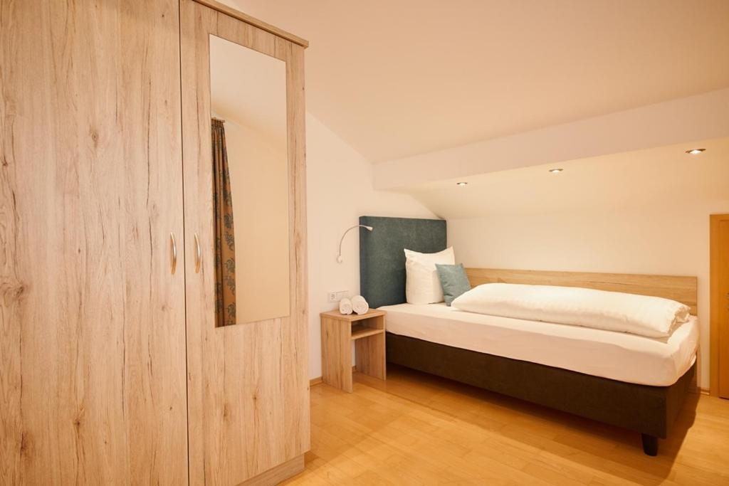 Hotel Seeblick & Ferienwohnung Bad Endorf Ngoại thất bức ảnh