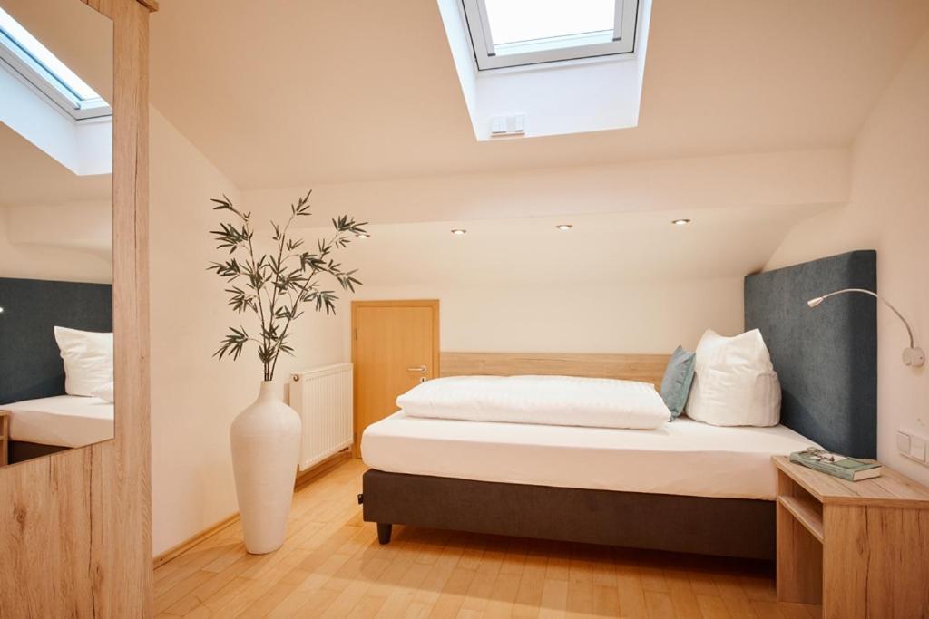 Hotel Seeblick & Ferienwohnung Bad Endorf Ngoại thất bức ảnh