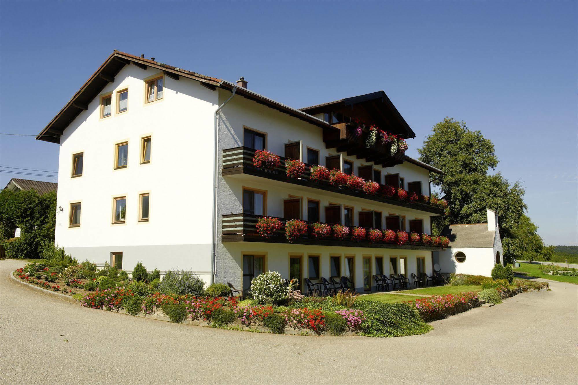 Hotel Seeblick & Ferienwohnung Bad Endorf Ngoại thất bức ảnh